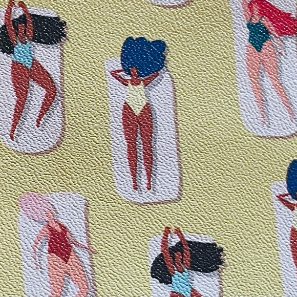 Yellow Ipsy cosmetic bag w/ women in swimsuits. Apx 5 x 7“. Excellent condition. - Picture 7 of 7